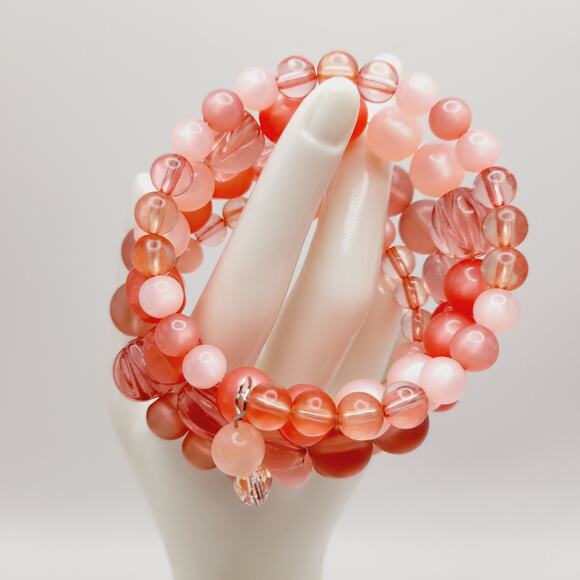 Vintage 1950s Lucite Moonglow Beaded Memory Wire Bracelet 4 Row Pink Coral Beads - Picture 8 of 12